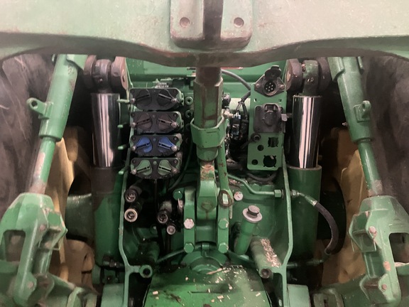 Photo of 2010 John Deere 8270R