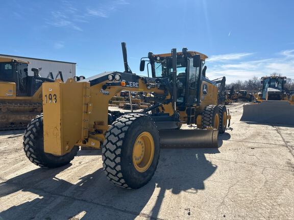 Photo of a 2023 John Deere 772G