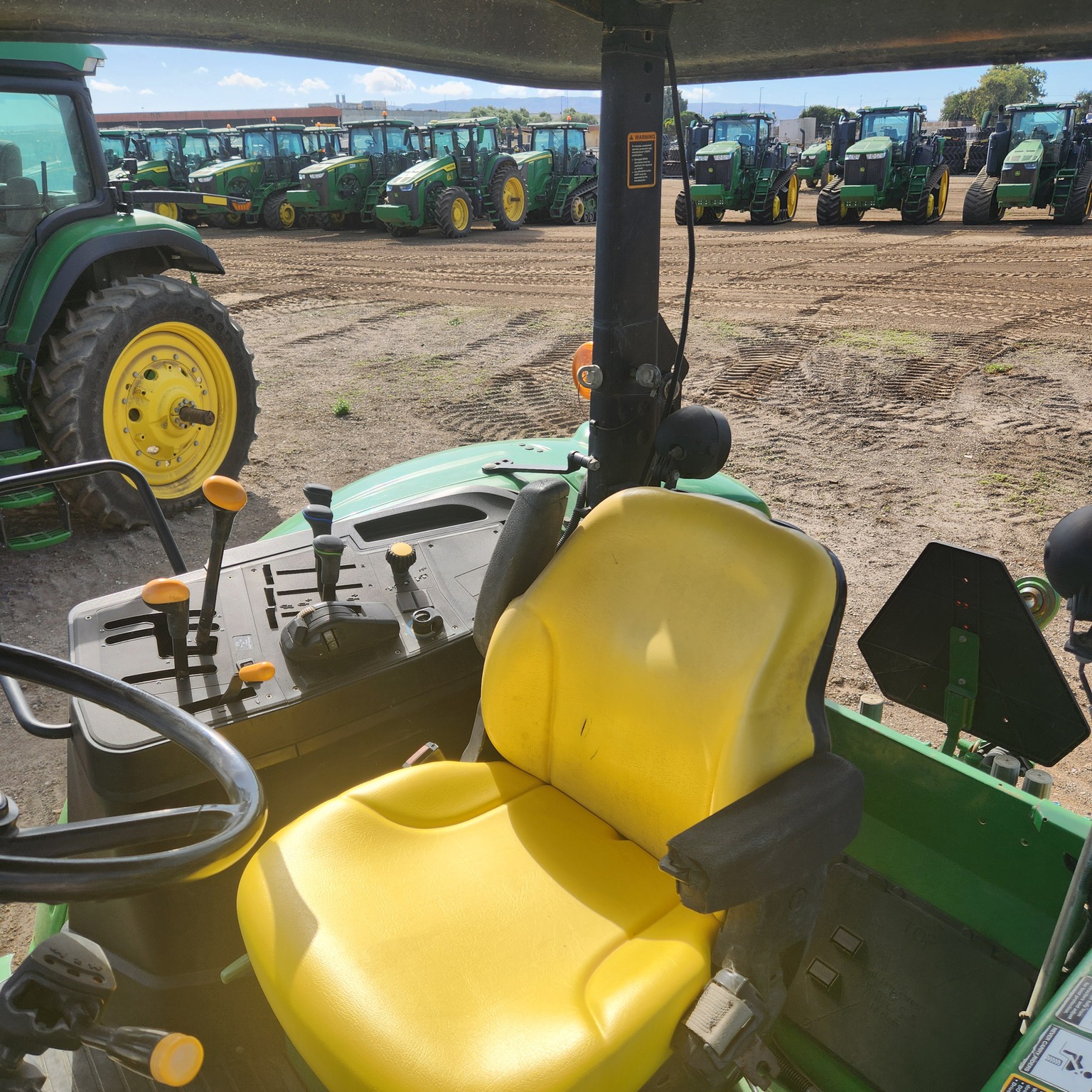 2016 John Deere 6155M Image 11