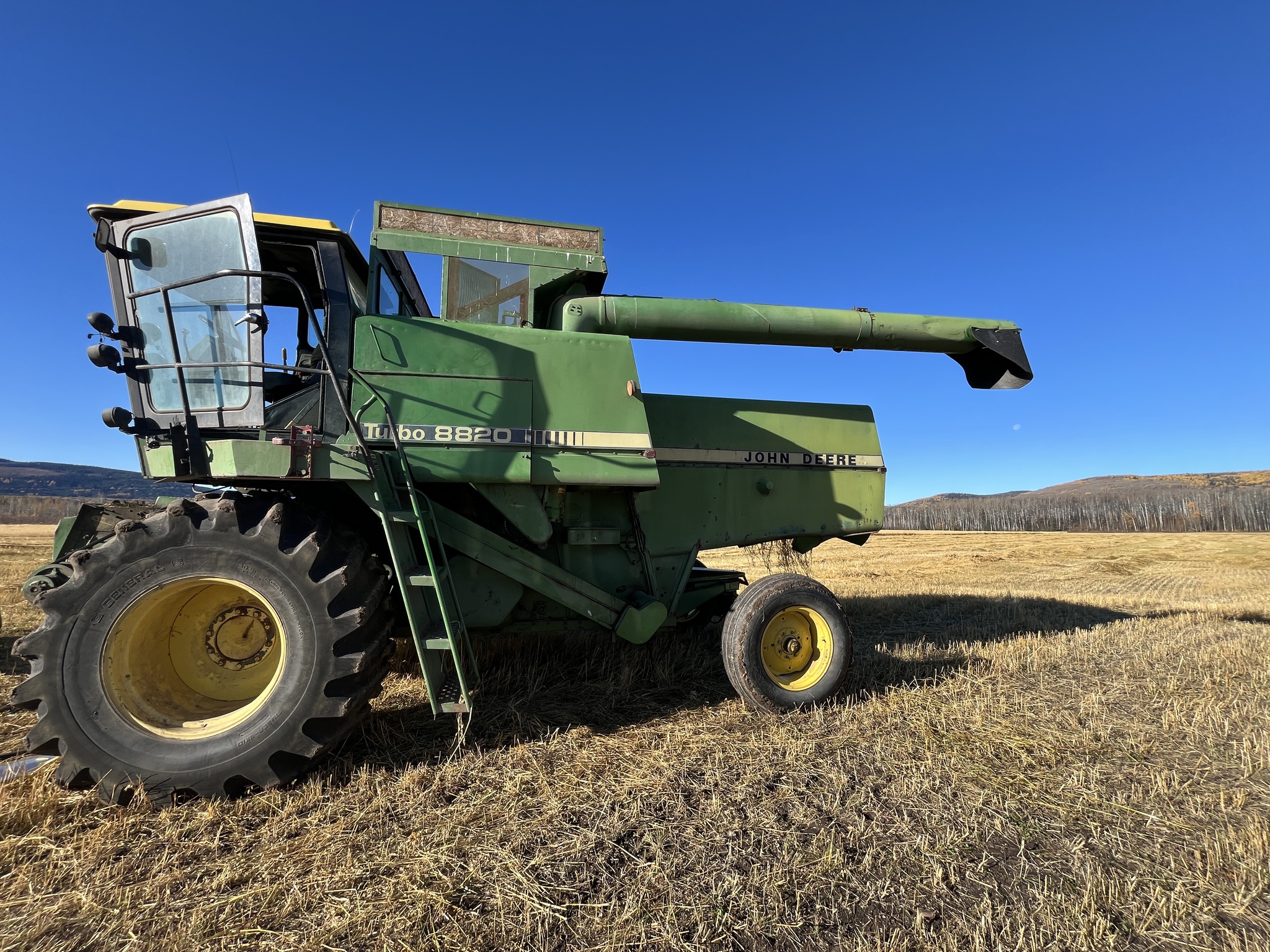 1981 John Deere 8820 Image 3