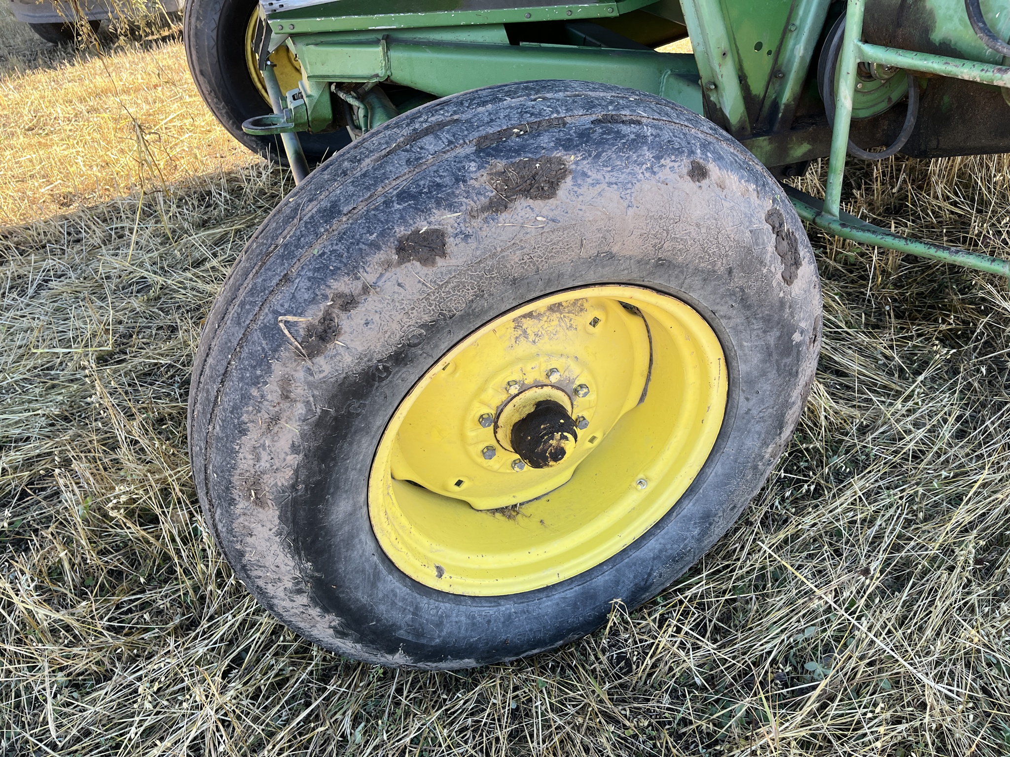 1981 John Deere 8820 Image 12