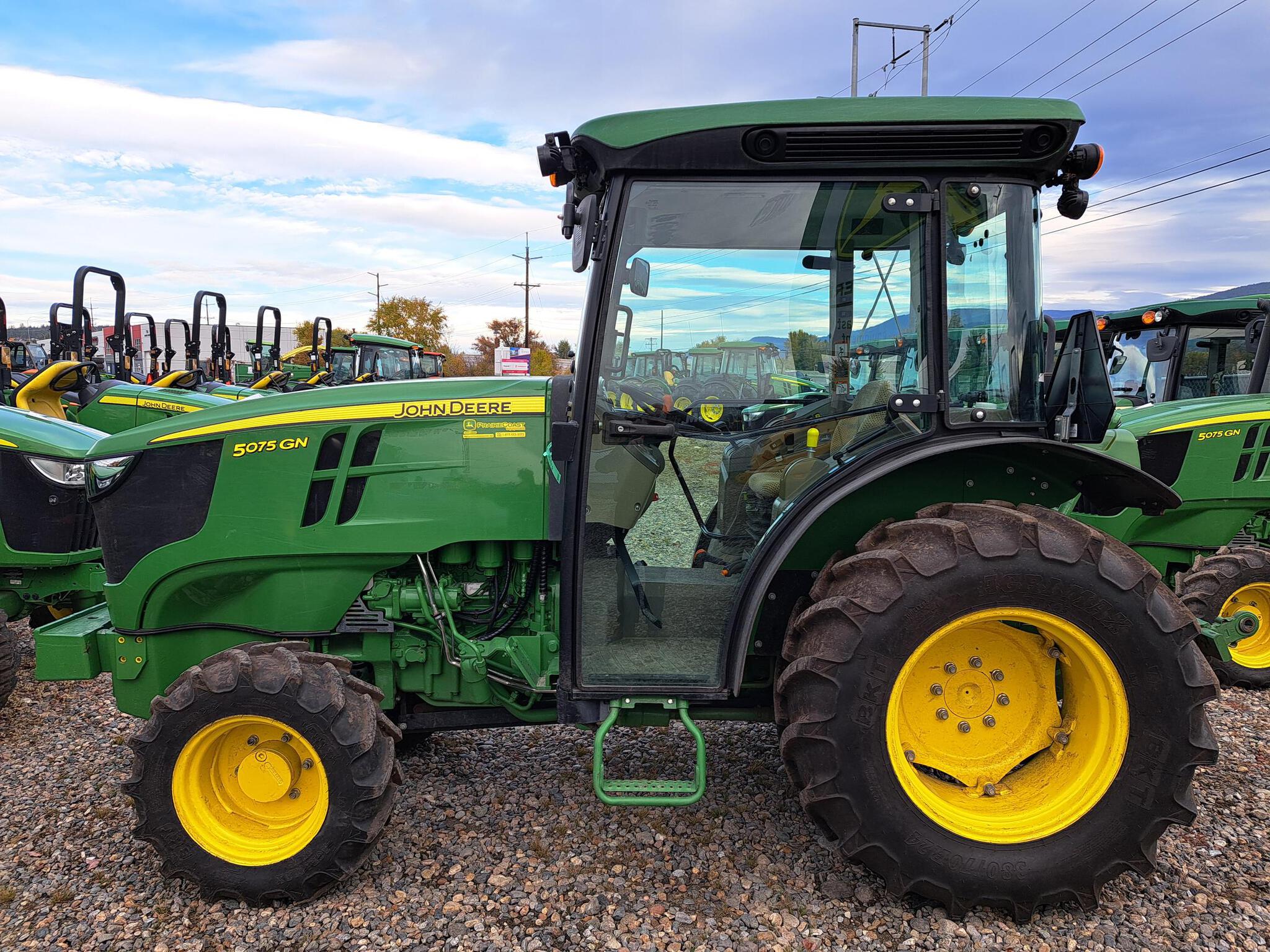 2023 John Deere 5075GN Image 1