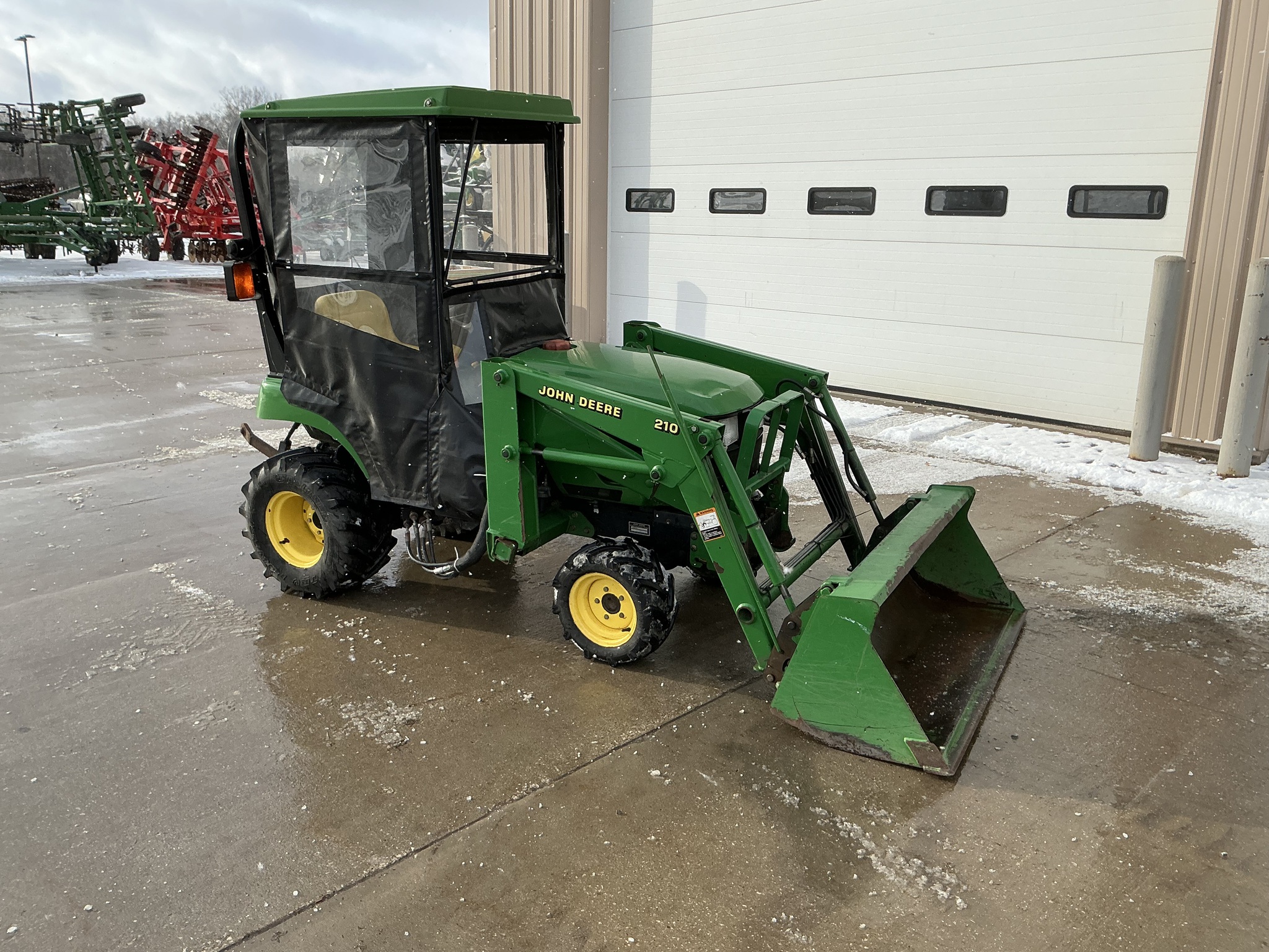 2004 John Deere 2210 Image 1