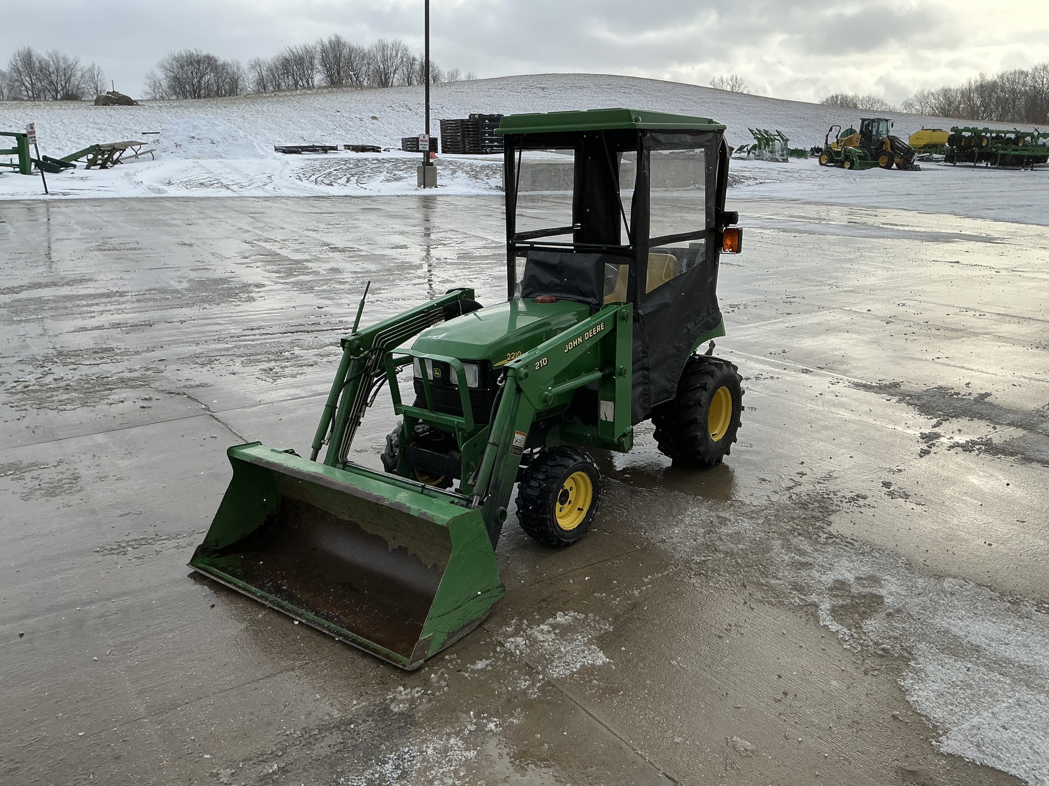 2004 John Deere 2210 Image 4