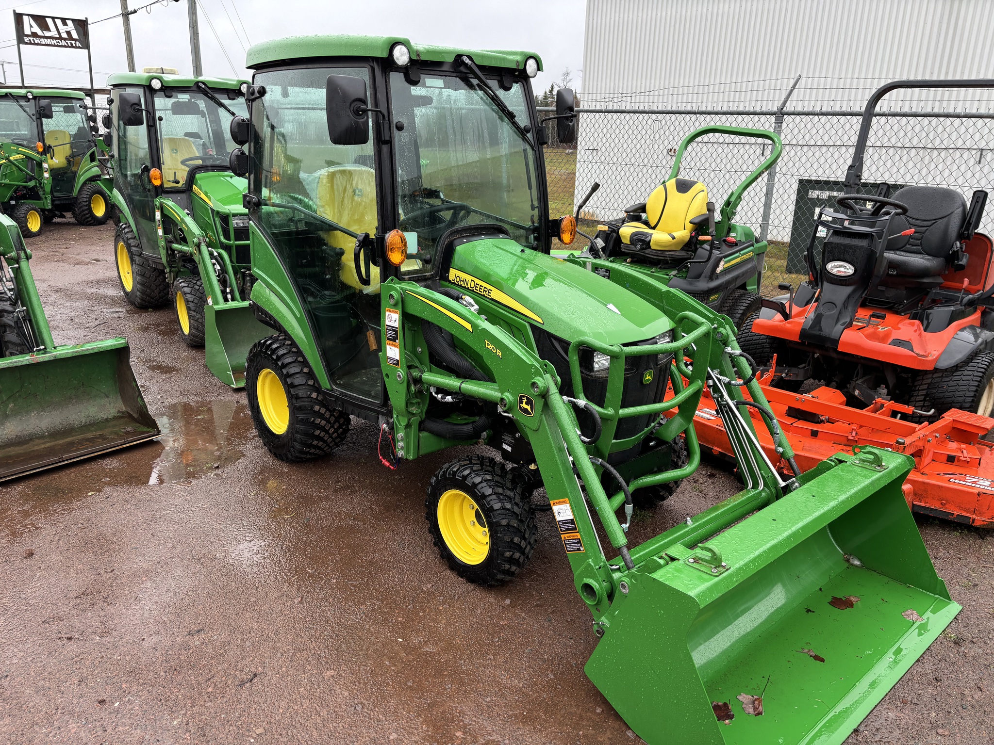 2023 John Deere 1025R Image 1