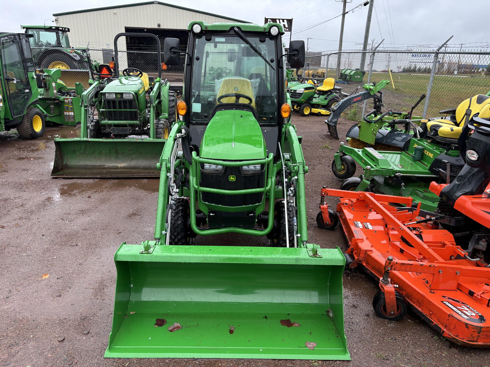 2023 John Deere 1025R Image 3