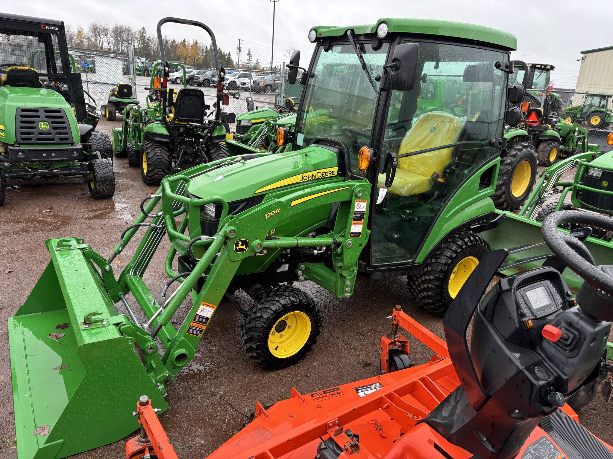 2023 John Deere 1025R Image 4