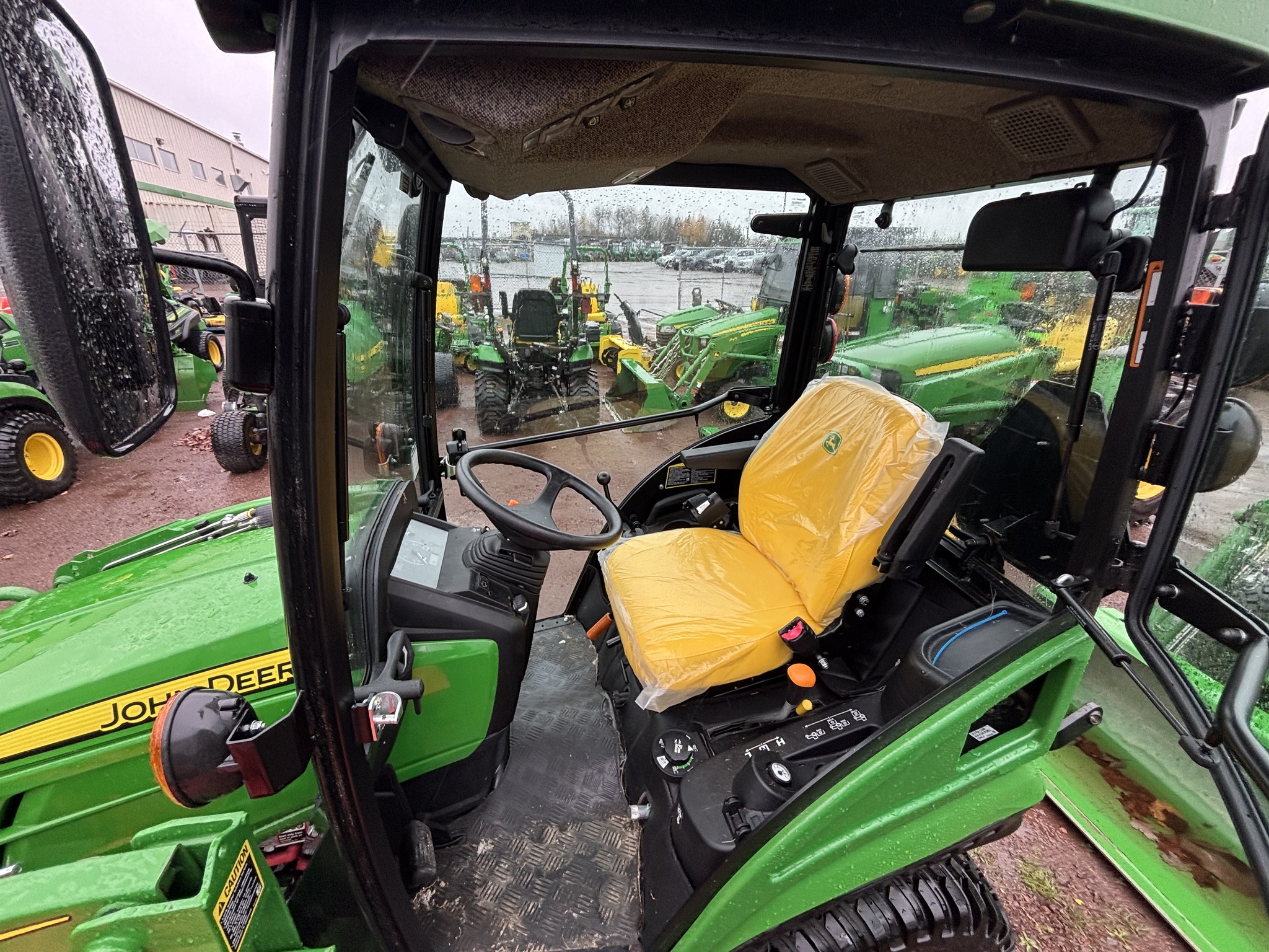 2023 John Deere 1025R Image 7