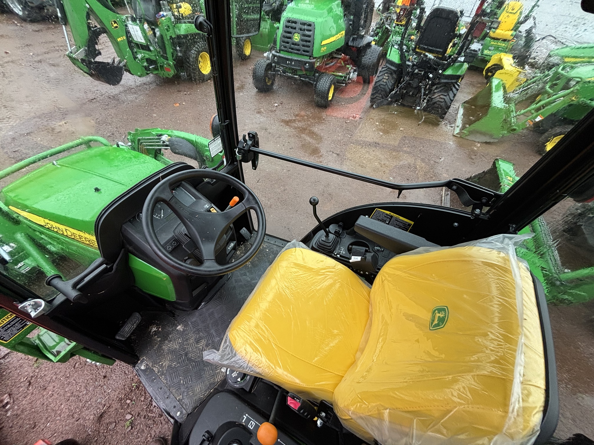 2023 John Deere 1025R Image 8