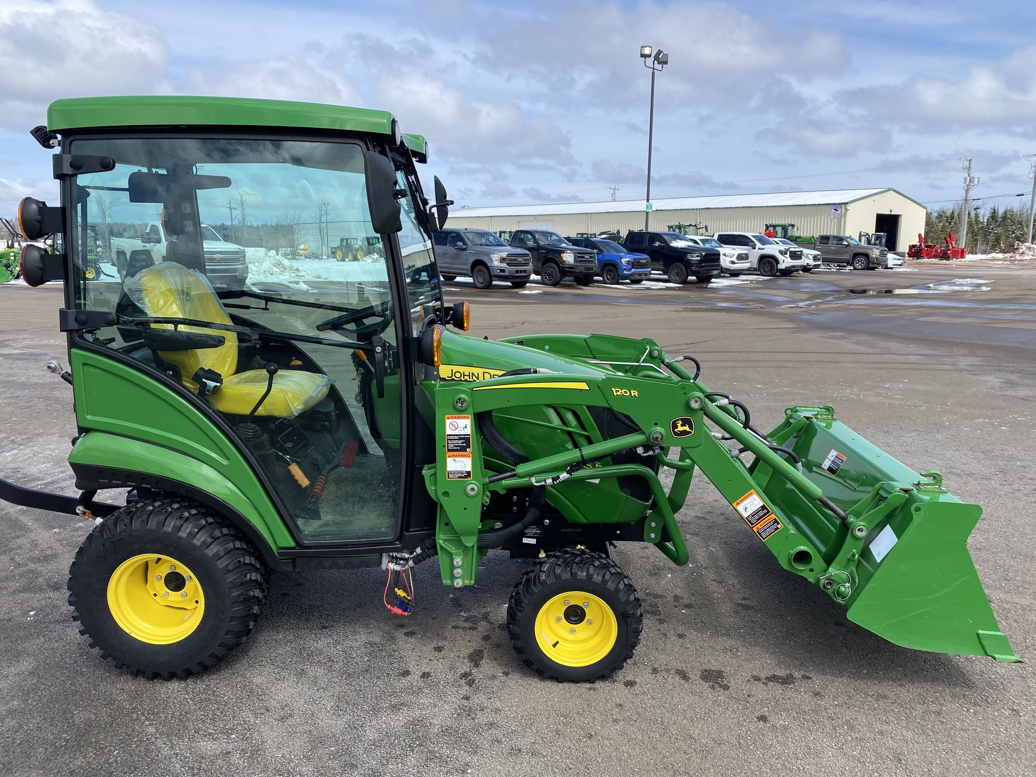 2023 John Deere 1025R Image 3