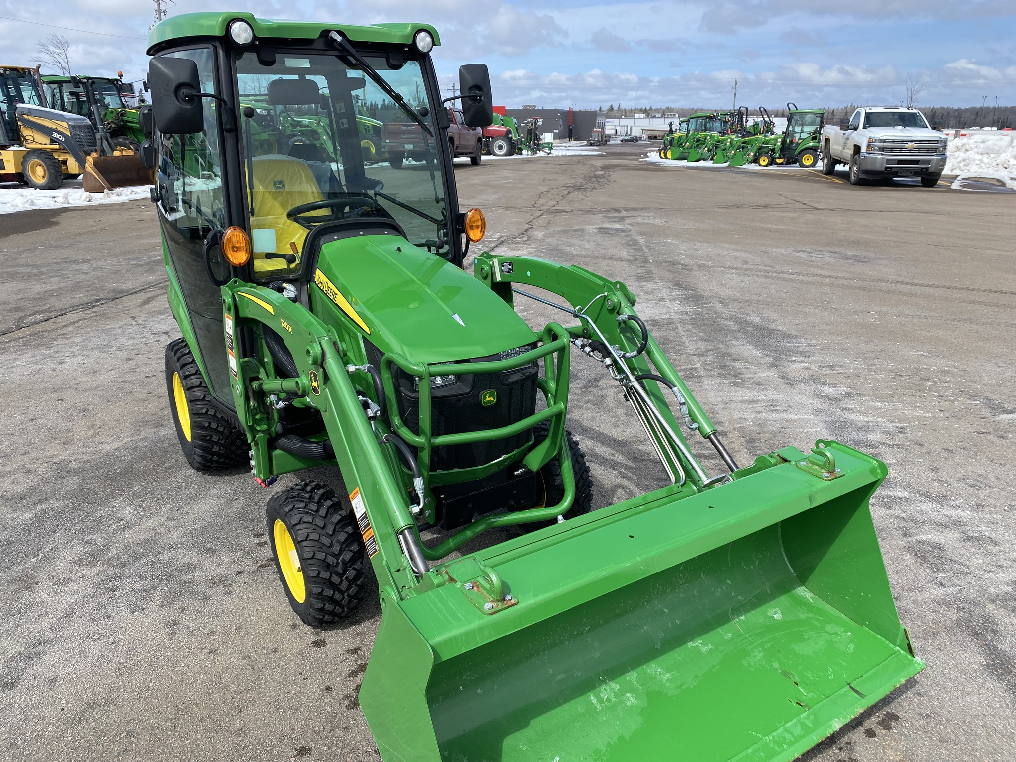 2023 John Deere 1025R Image 2
