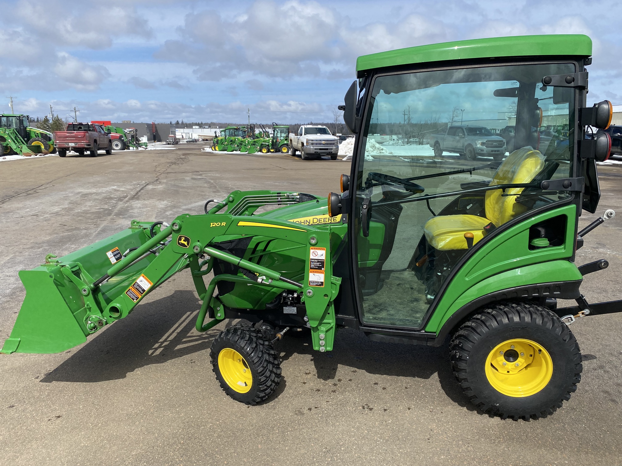 2023 John Deere 1025R Image 4