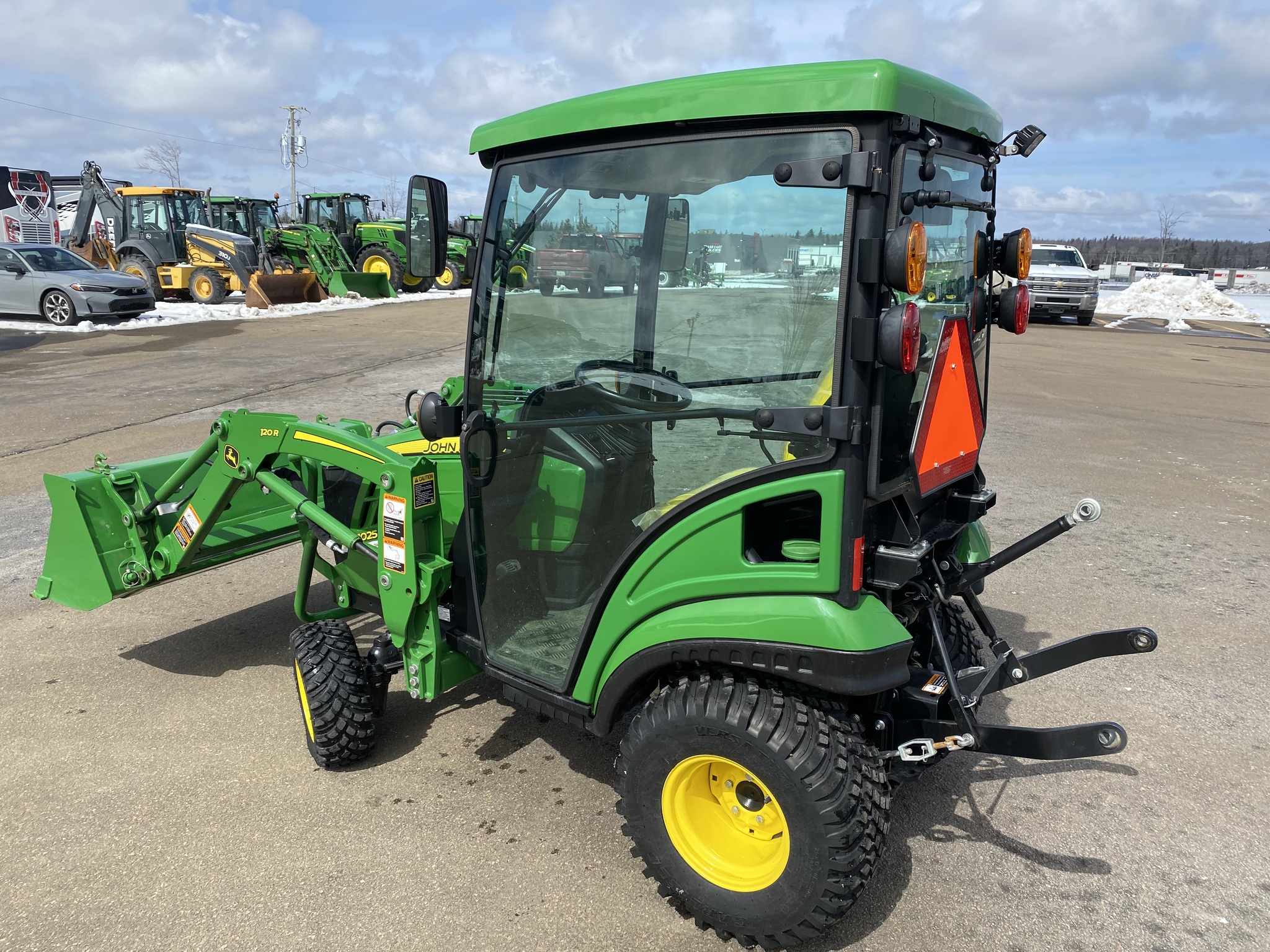 2023 John Deere 1025R Image 16