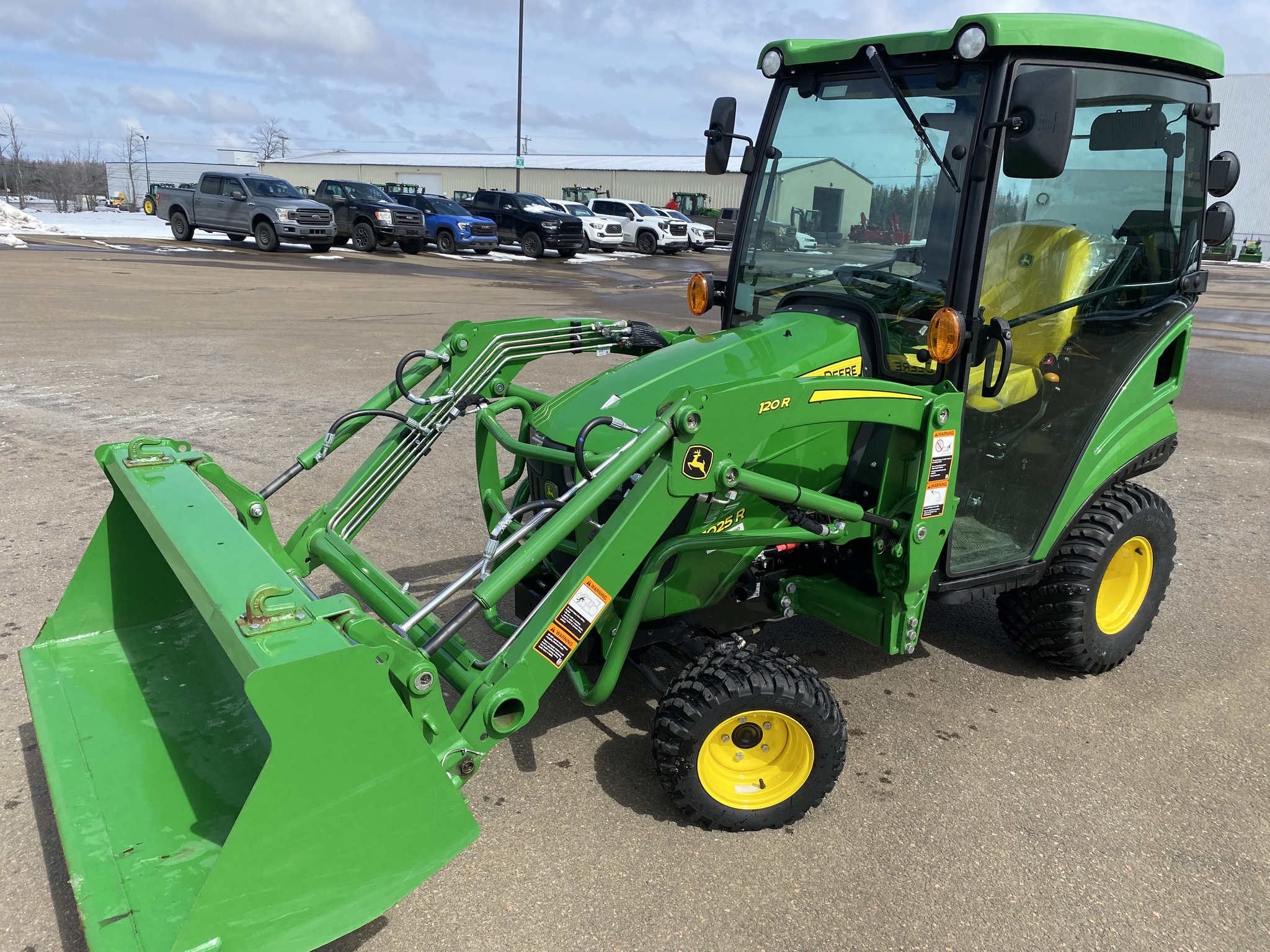 2023 John Deere 1025R Image 5