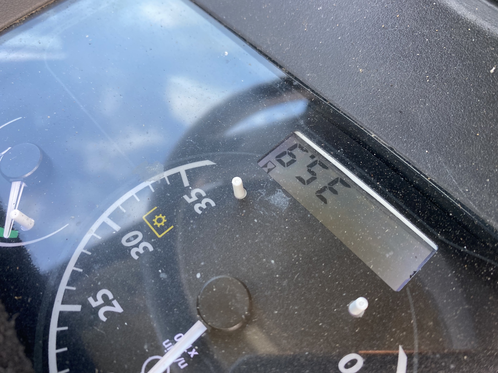 2023 John Deere 1025R Image 11