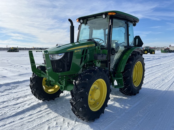 2025 John Deere 5075E - Photo2