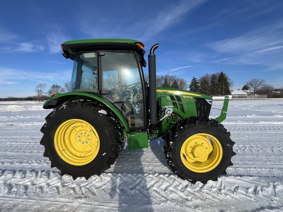 2025 John Deere 5075E - Photo5