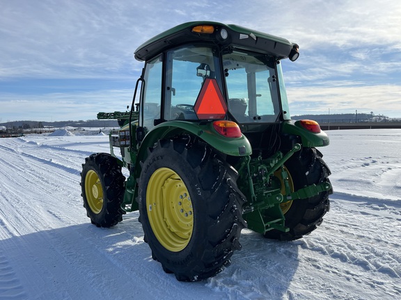 2025 John Deere 5075E - Photo8