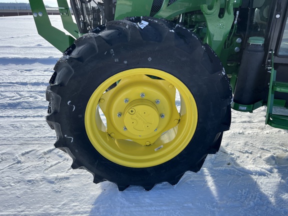 2025 John Deere 5075E - Photo10