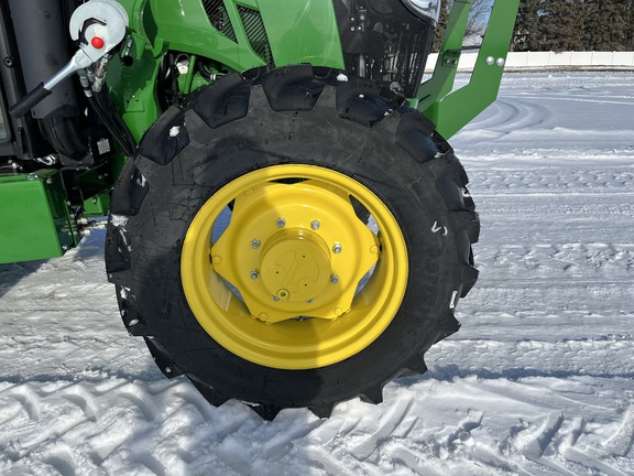 2025 John Deere 5075E - Photo13