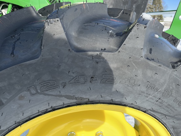 2025 John Deere 5075E - Photo14