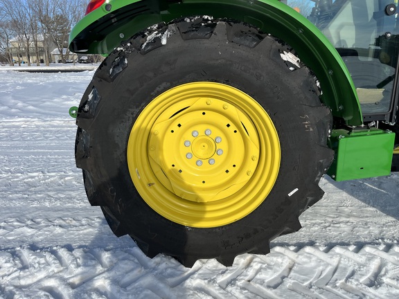 2025 John Deere 5075E - Photo16