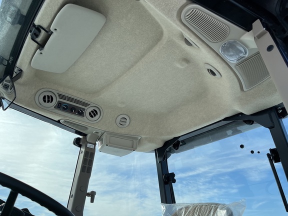 2025 John Deere 5075E - Photo32