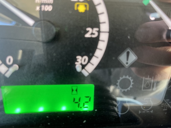 2025 John Deere 5075E - Photo34