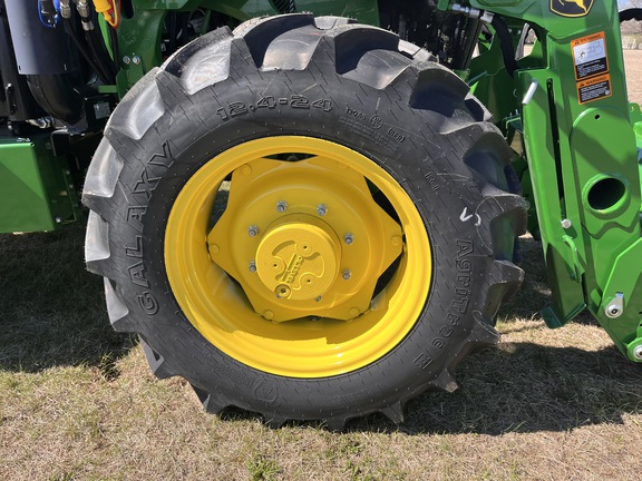 2025 John Deere 5075E - Photo4