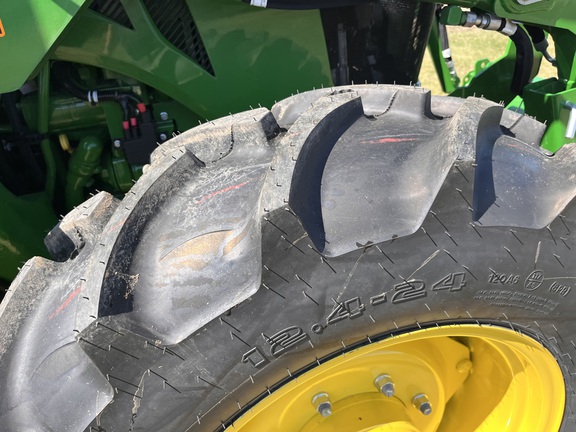 2025 John Deere 5075E - Photo6