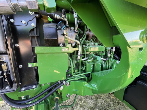 2025 John Deere 5075E - Photo14
