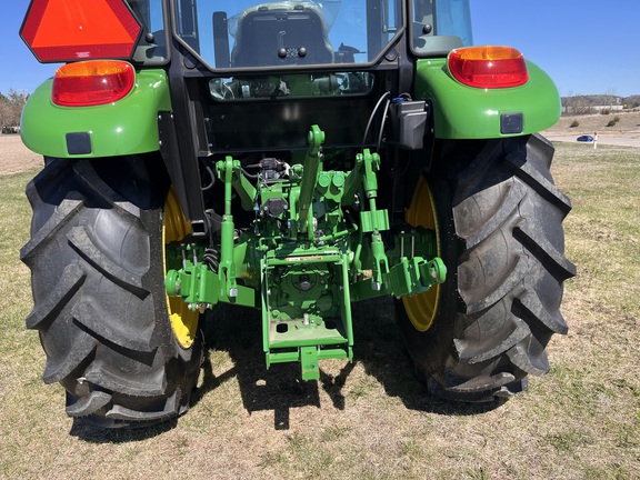 2025 John Deere 5075E - Photo16