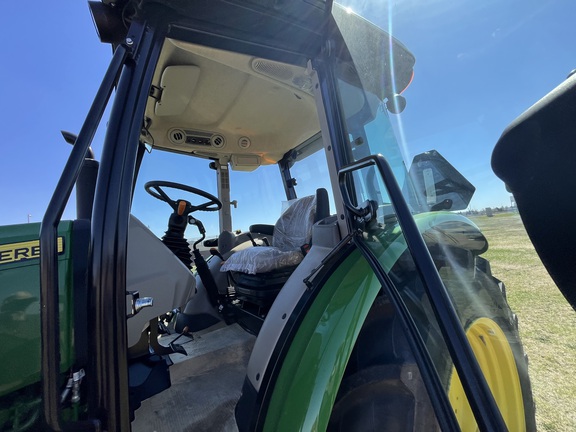 2025 John Deere 5075E - Photo21