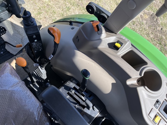 2025 John Deere 5075E - Photo23