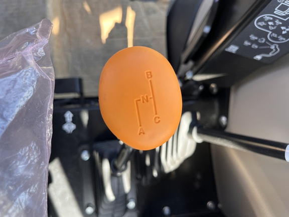 2025 John Deere 5075E - Photo24