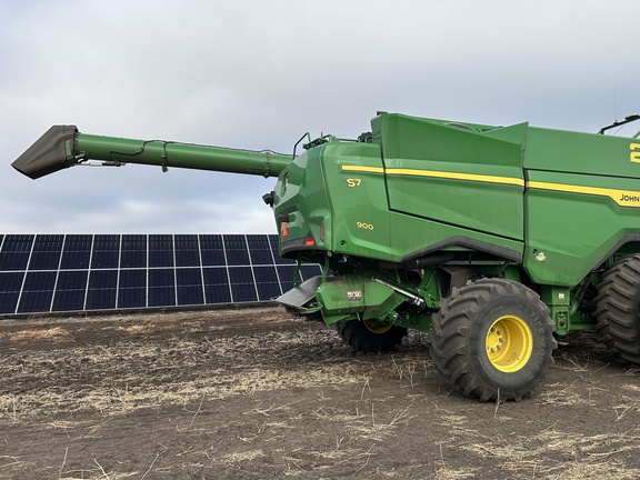 Used 2025 John Deere S7 900 Combines at Horizon Ag & Turf in Lloydminster, AB - Photo3