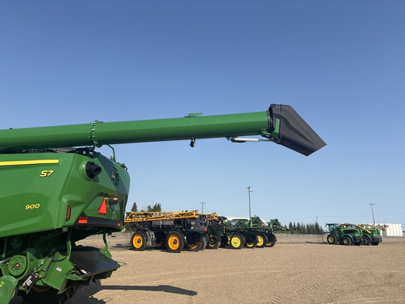 Used 2025 John Deere S7 900 Combines at Horizon Ag & Turf in Lloydminster, AB - Photo12