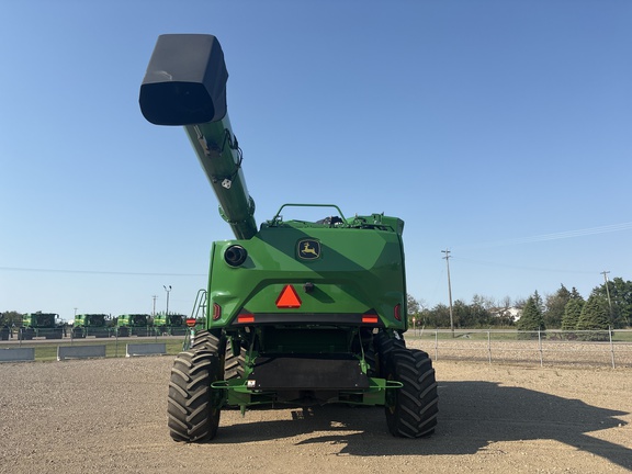 Used 2025 John Deere S7 900 Combines at Horizon Ag & Turf in Lloydminster, AB - Photo7