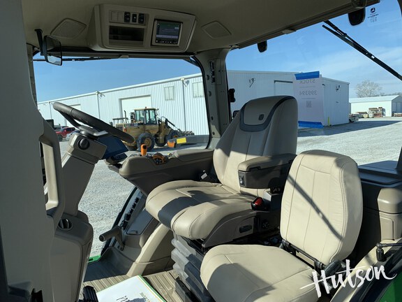 Photo of 2024 John Deere 8R 250