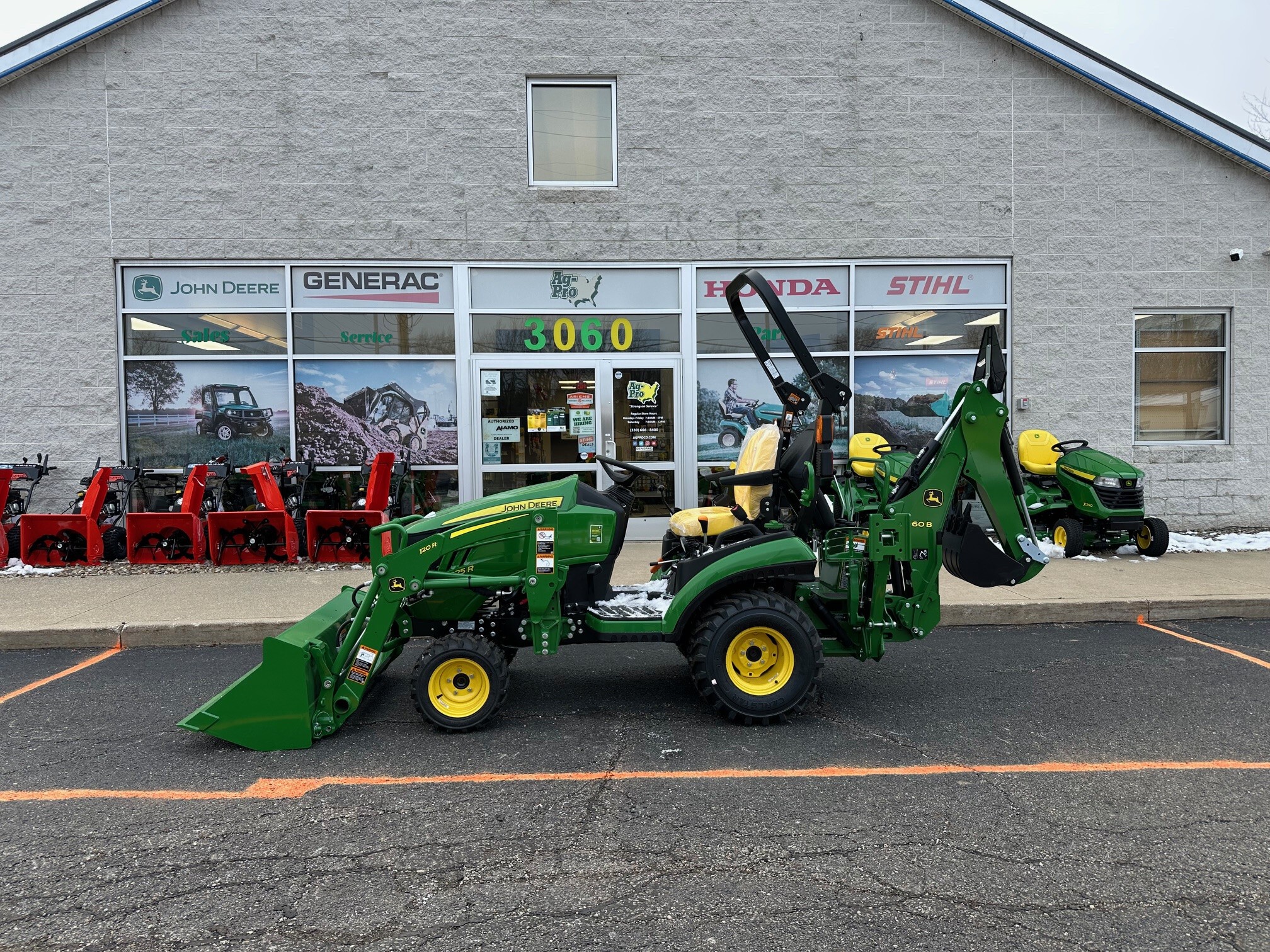 2025 John Deere 1025R Image 2