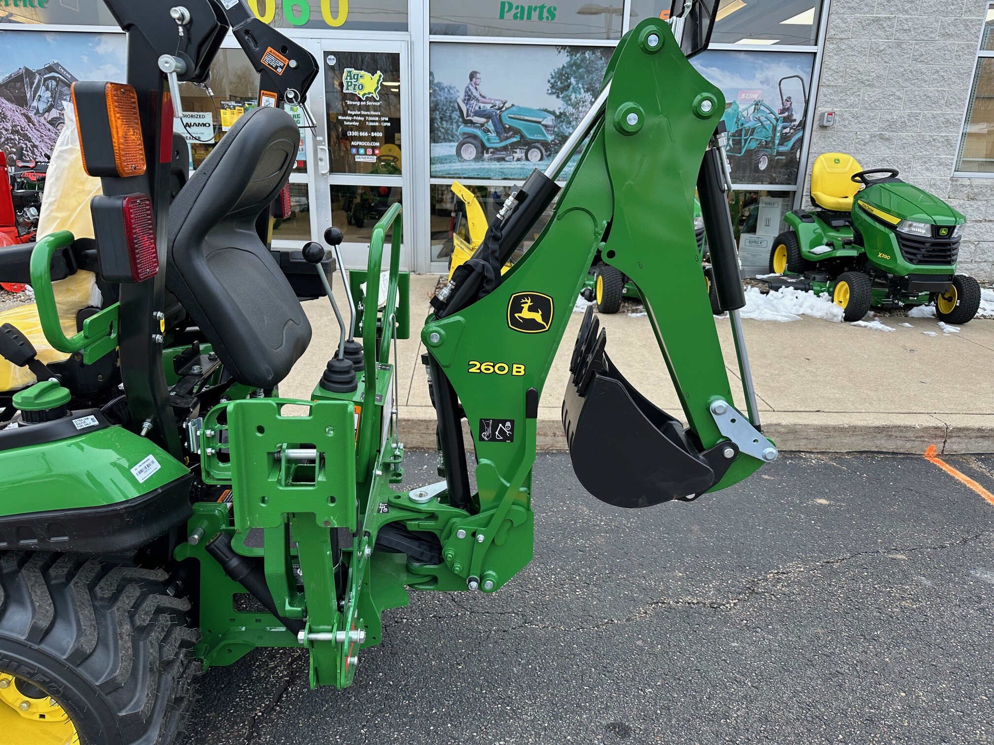 2025 John Deere 1025R Image 7