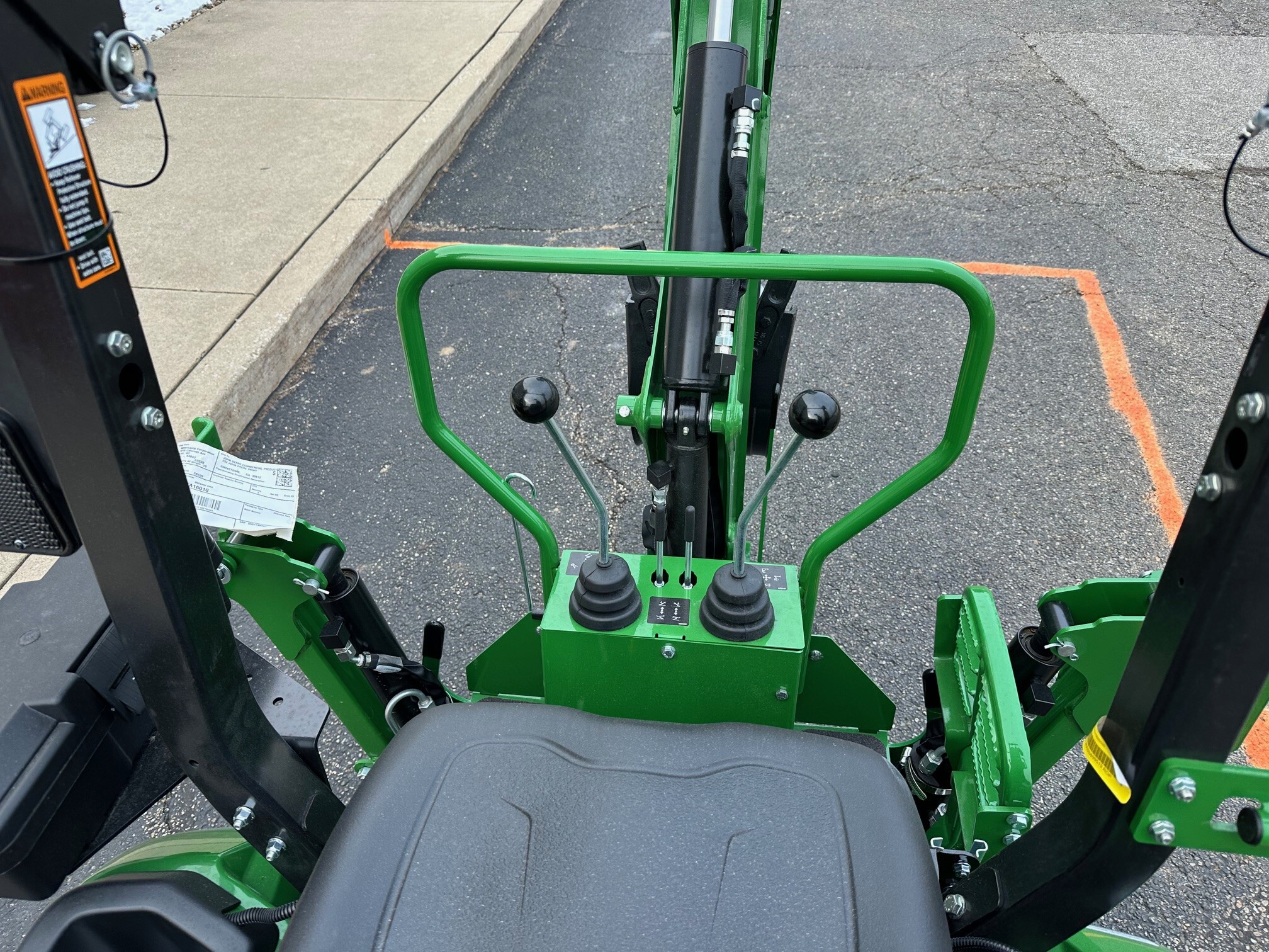 2025 John Deere 1025R Image 9