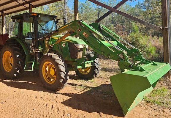 2017 John Deere 5100M Photo 1