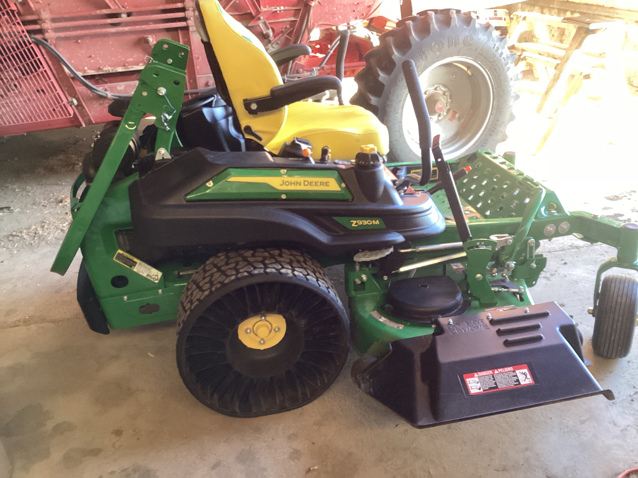 2023 John Deere Z930M Image 3