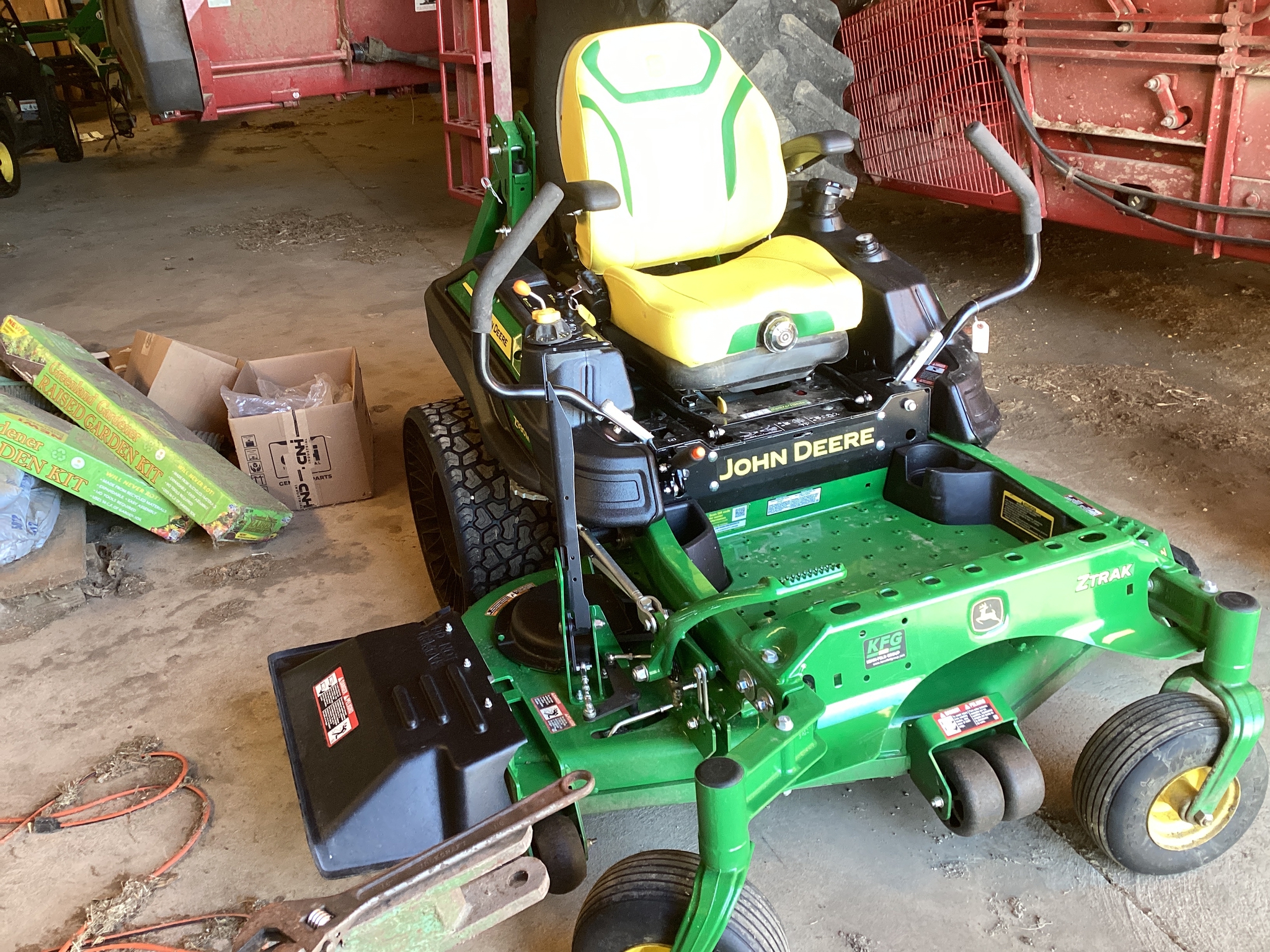 2023 John Deere Z930M Image 2