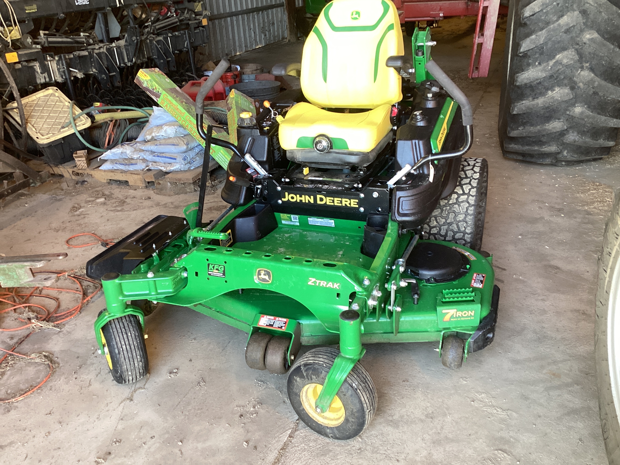 2023 John Deere Z930M Image 1