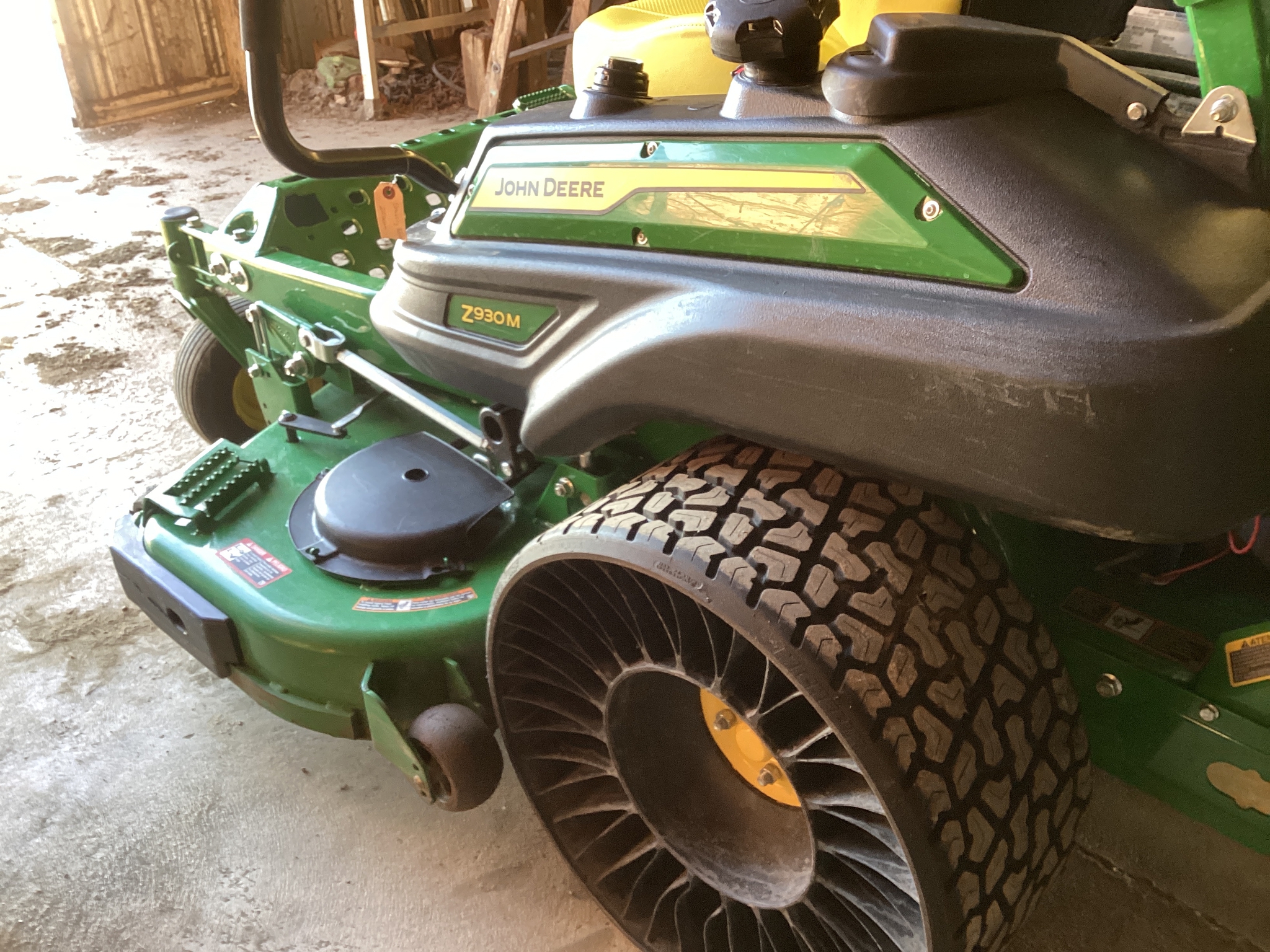 2023 John Deere Z930M Image 7