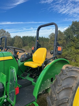 2025 John Deere 5075E Photo 3