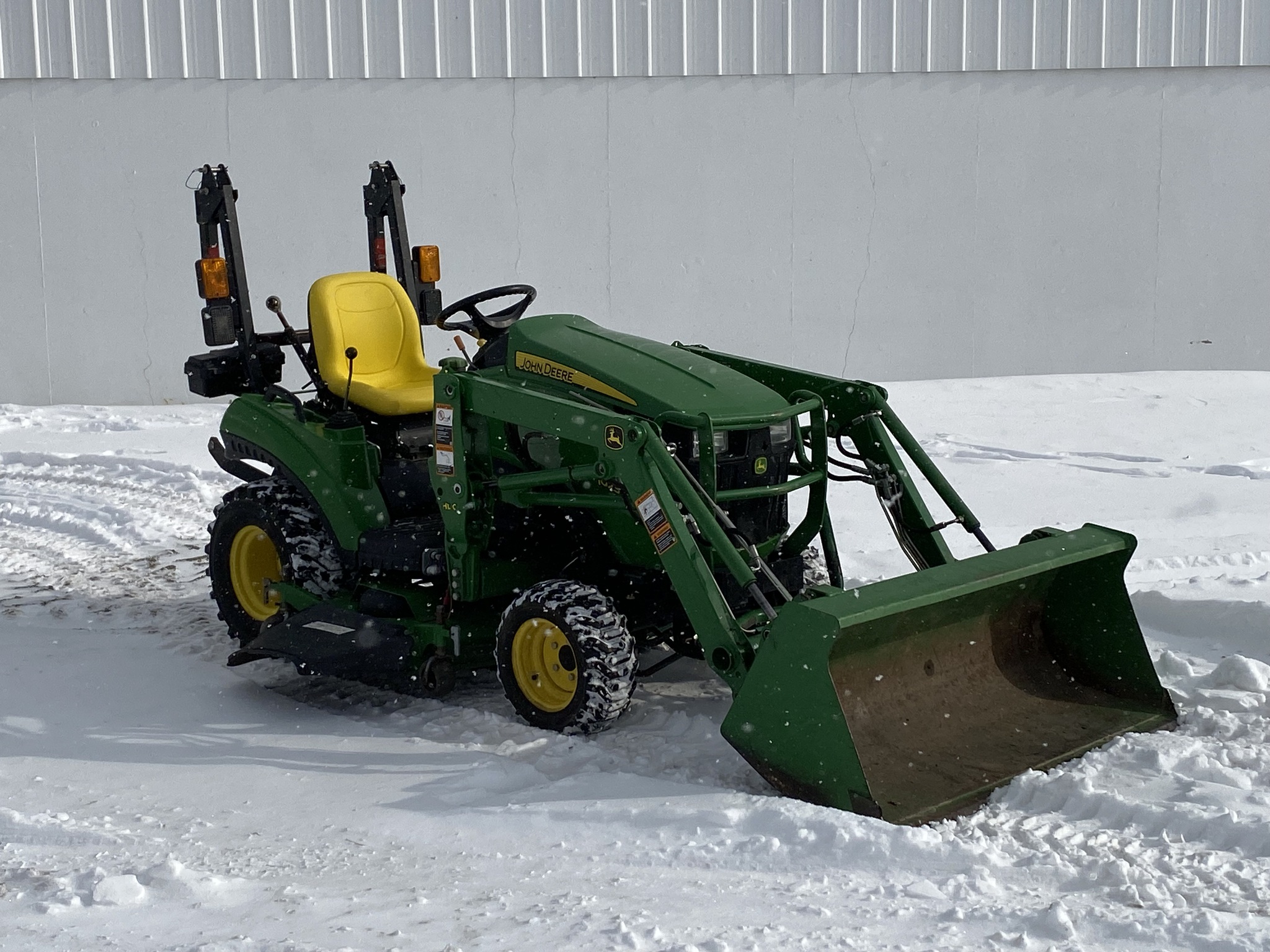 2016 John Deere 1023E Image 1