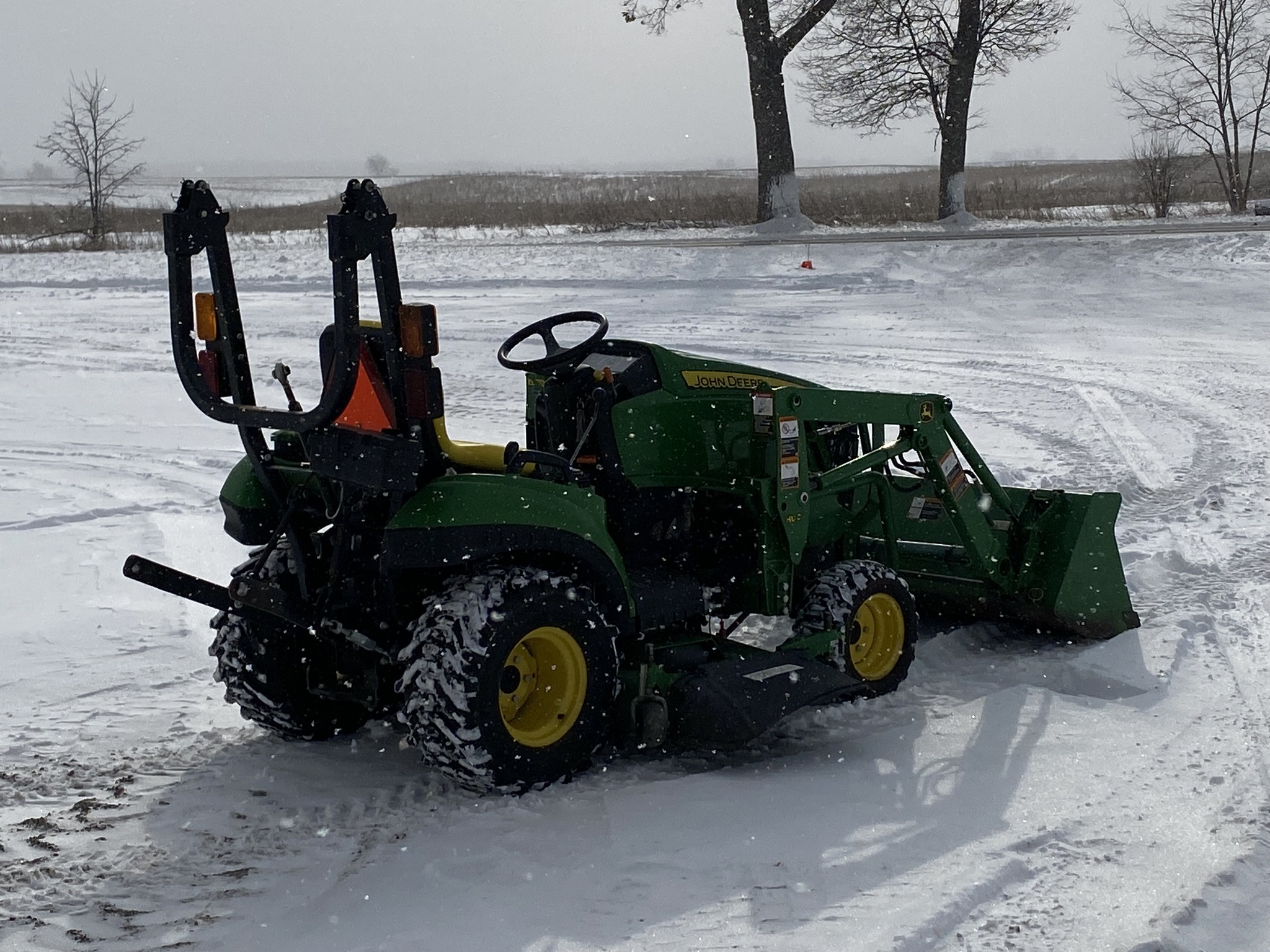 2016 John Deere 1023E Image 3